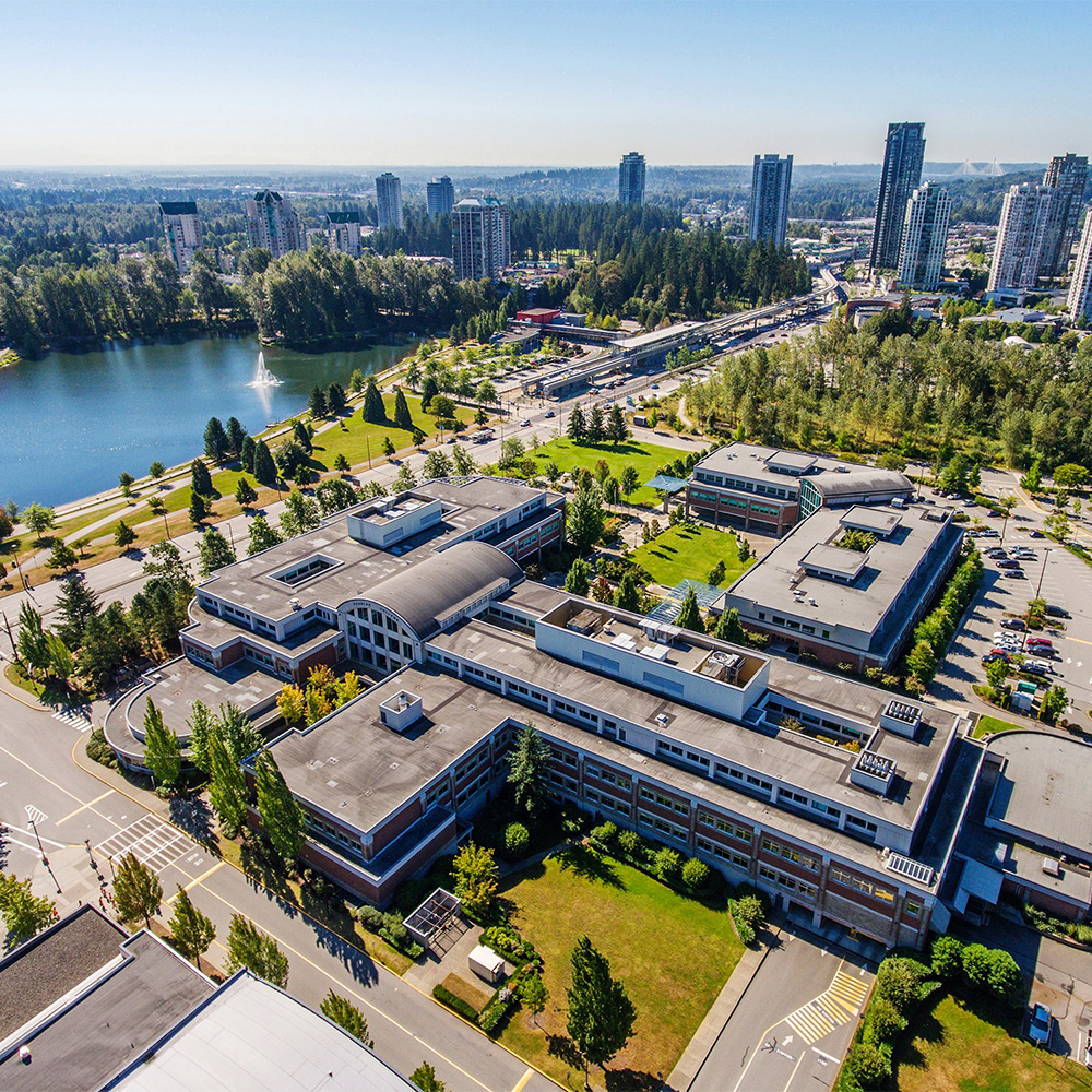 Douglas College, es una universidad prestigiosa que cuenta con una historia de 50 años de éxito. Ubicada en el corazón de Metro Vancouver, cuenta con dos campus: New Westminster y Coquitlam, los cuales fungen como la casa de estudios de alumnos internacionales, provenientes de más de 92 países.